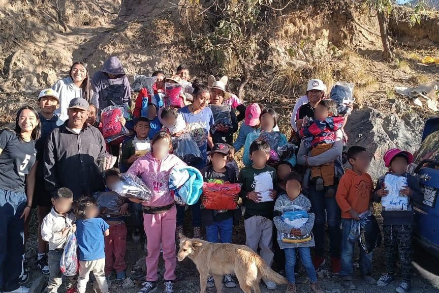 A través del deporte reciben prendas abrigadoras cientos de familias de Huamantla